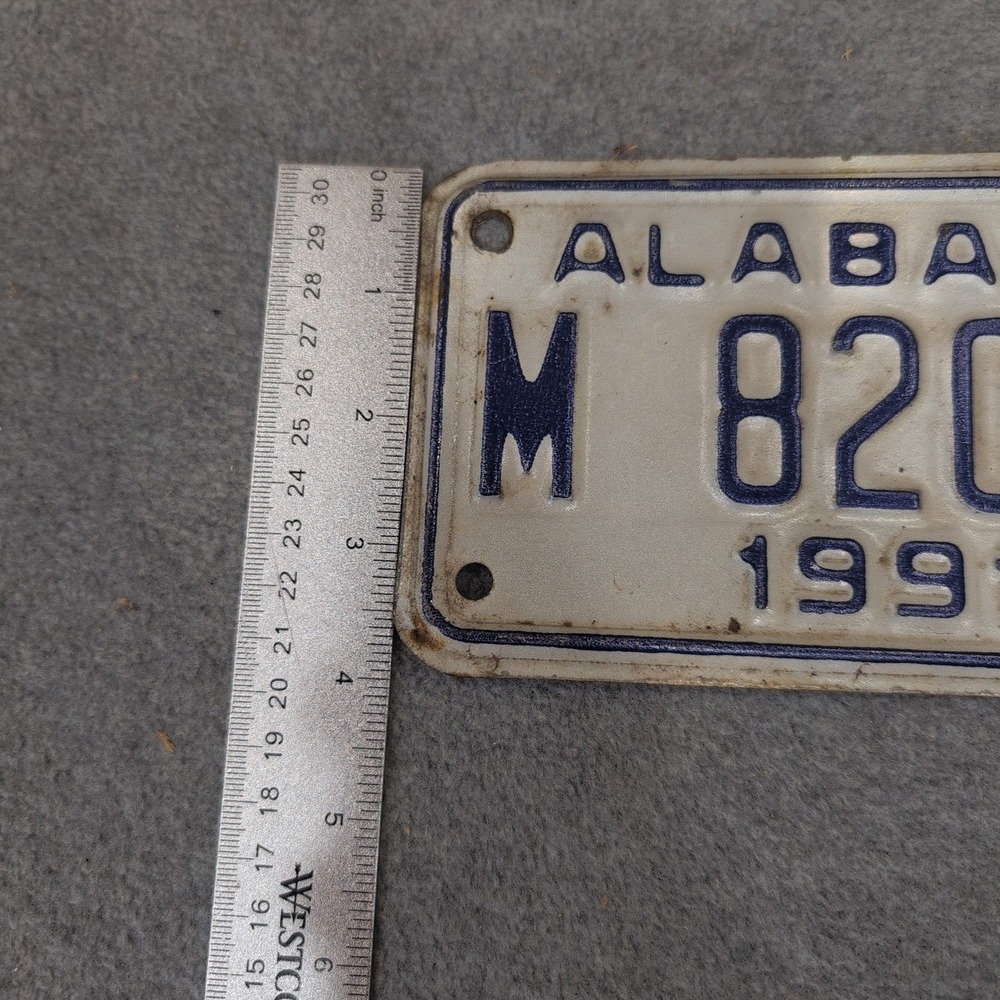 Vintage 1991 Alabama Motorcycle License Plate White Blue M 8208C Tag - Picture 3 of 4
